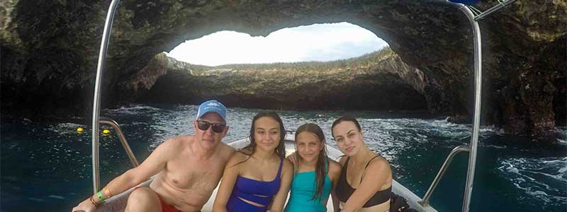 Puente de piedra en Marietas